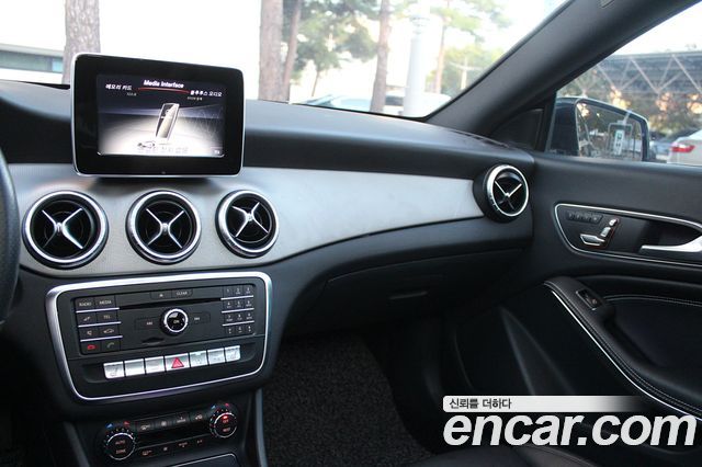 Mercedes-Benz CLA-Class 2017 — photo 11