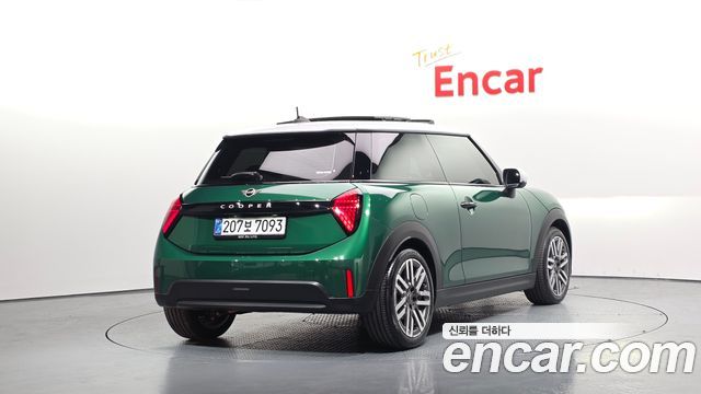 Mini Cooper 2025 — photo 2