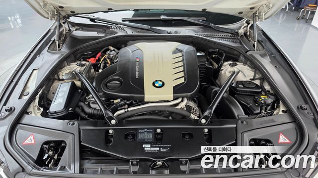 BMW 5-Series 2015 — photo 20