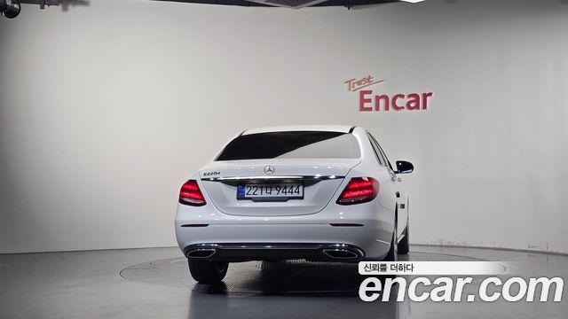 Mercedes-Benz E-Class 2019 — photo 4