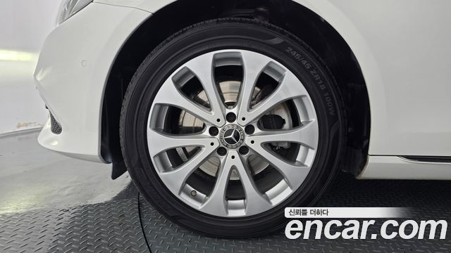 Mercedes-Benz E-Class 2019 — photo 5