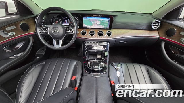Mercedes-Benz E-Class 2019 — photo 10