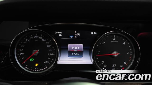 Mercedes-Benz E-Class 2019 — photo 11