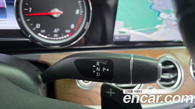 Mercedes-Benz E-Class 2019 — photo 12