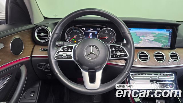 Mercedes-Benz E-Class 2019 — photo 20