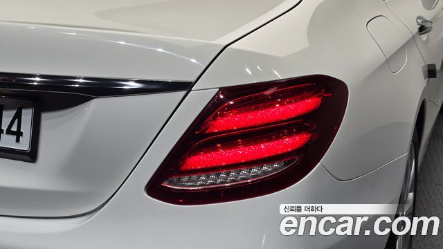 Mercedes-Benz E-Class 2019 — photo 9