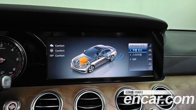 Mercedes-Benz E-Class 2019 — photo 31