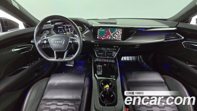 Audi RS e-tron GT 2022 — photo 10