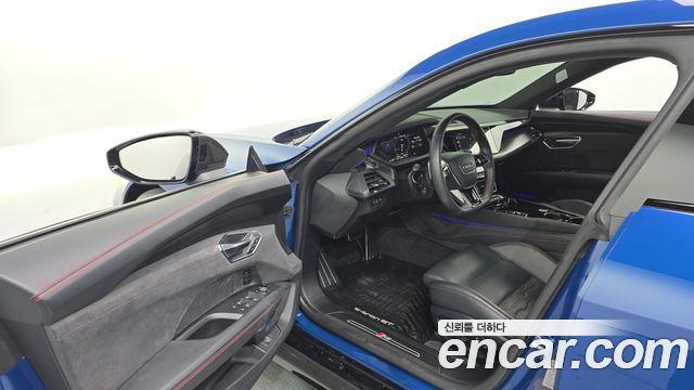 Audi RS e-tron GT 2022 — photo 13