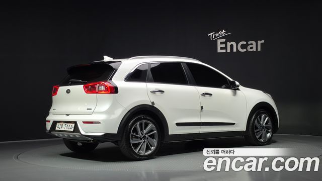 Kia Niro 2018 — photo 2