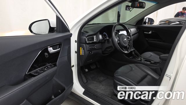 Kia Niro 2018 — photo 10