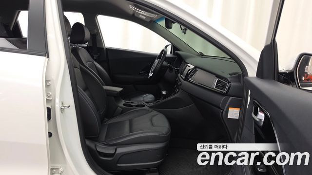 Kia Niro 2018 — photo 11