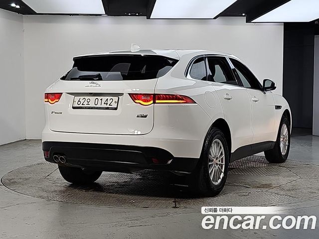 Jaguar F-PACE 2017 — photo 2