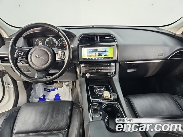 Jaguar F-PACE 2017 — photo 7