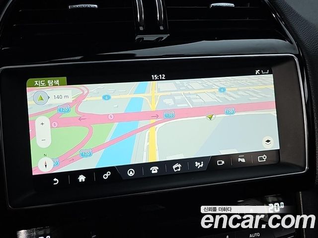 Jaguar F-PACE 2017 — photo 14