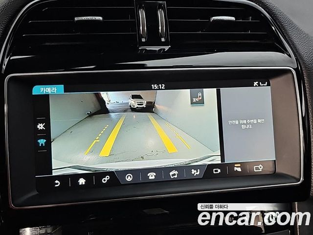 Jaguar F-PACE 2017 — photo 15
