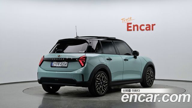 Mini Cooper 2025 — photo 2