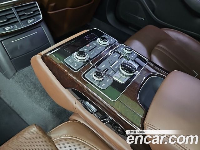 Audi A8 2015 — photo 16