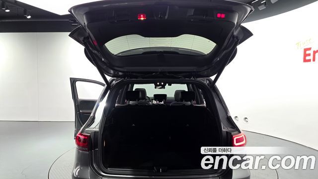 Mercedes-Benz GLB-Class 2021 — photo 24