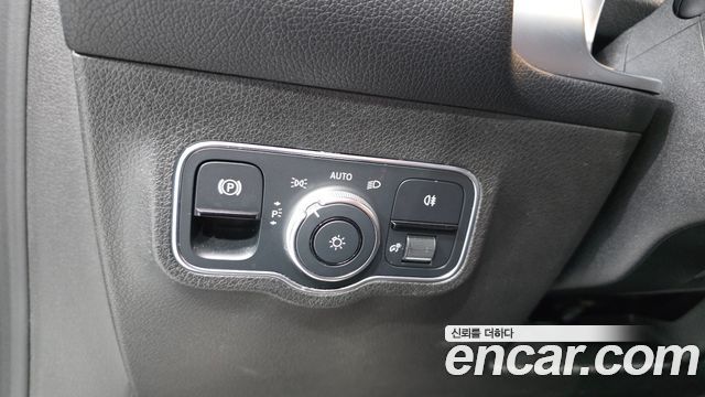 Mercedes-Benz GLB-Class 2021 — photo 26