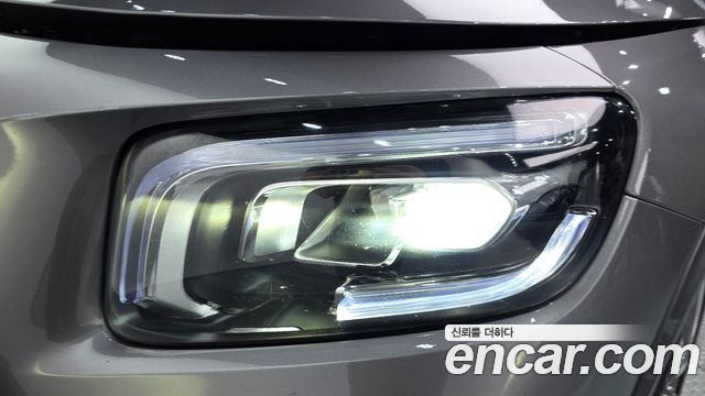 Mercedes-Benz GLB-Class 2021 — photo 8