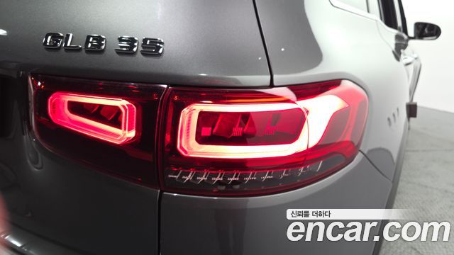 Mercedes-Benz GLB-Class 2021 — photo 9