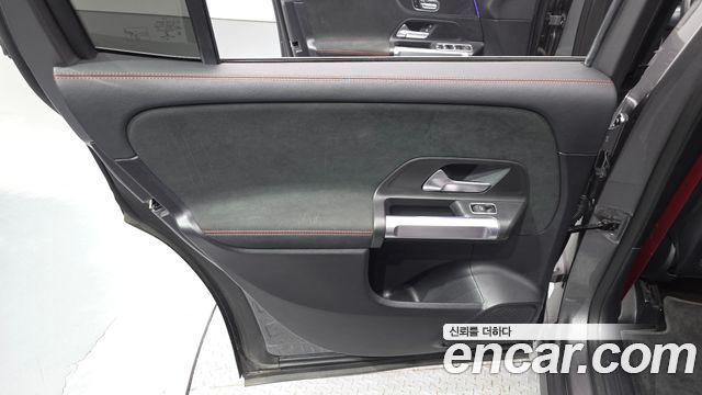 Mercedes-Benz GLB-Class 2021 — photo 15