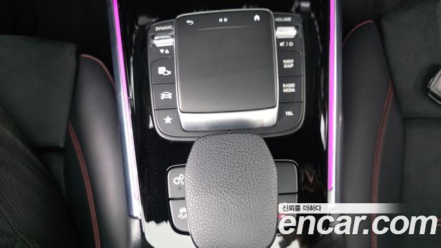 Mercedes-Benz GLB-Class 2021 — photo 29