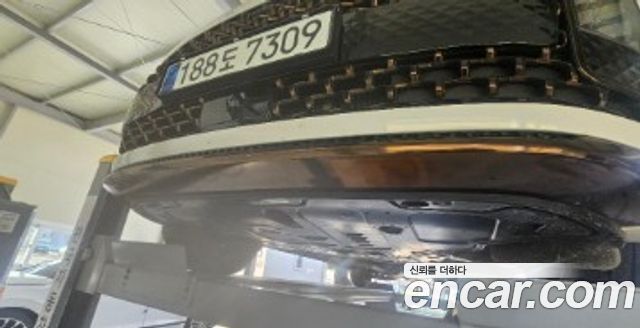 Hyundai Staria 2025 — photo 1