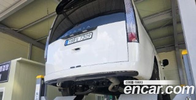 Hyundai Staria 2025 — photo 2