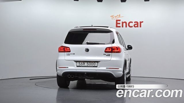 Volkswagen Tiguan 2012 — photo 4
