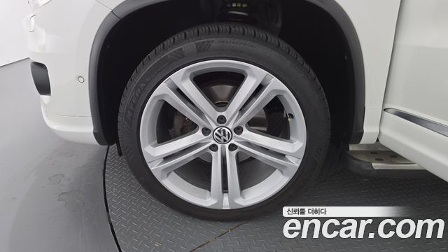Volkswagen Tiguan 2012 — photo 5