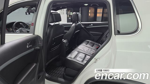 Volkswagen Tiguan 2012 — photo 11