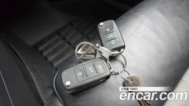 Volkswagen Tiguan 2012 — photo 15