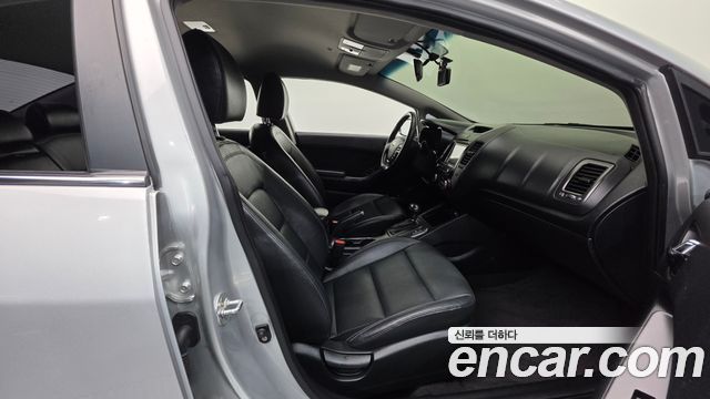 Kia K3 2014 — photo 10