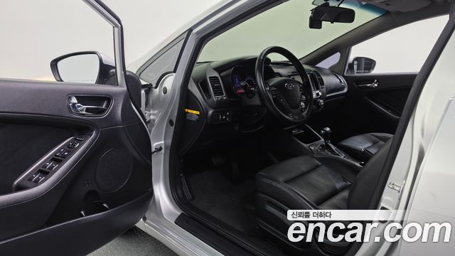 Kia K3 2014 — photo 11