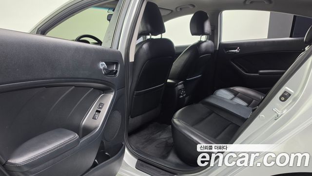 Kia K3 2014 — photo 17