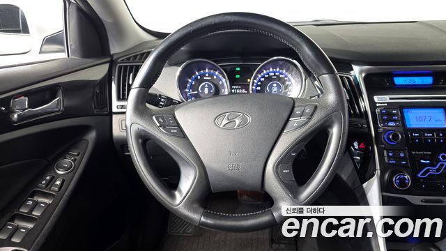 Hyundai Sonata 2011 — photo 12