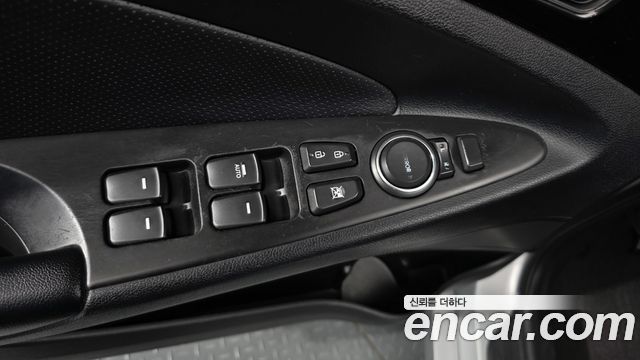 Hyundai Sonata 2011 — photo 18