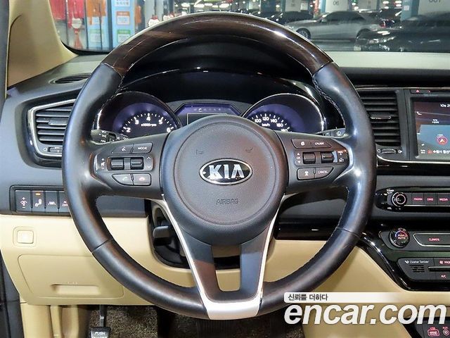 Kia Canival 2017 — photo 8