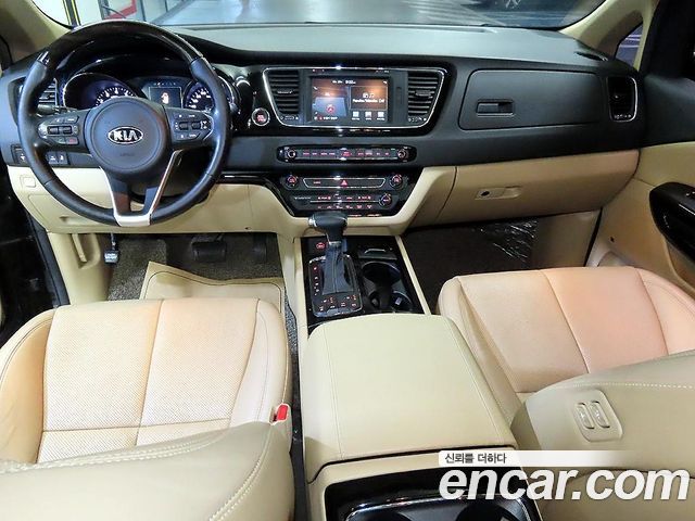 Kia Canival 2017 — photo 10