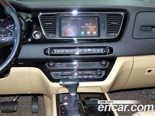 Kia Canival 2017 — photo 11
