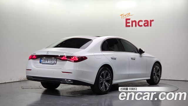 Mercedes-Benz E-Class 2026 — photo 2