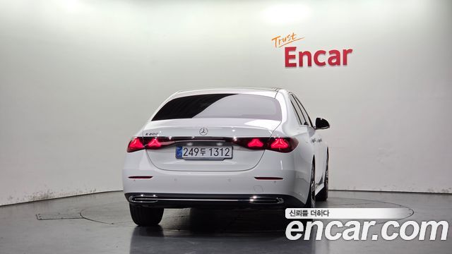 Mercedes-Benz E-Class 2026 — photo 4