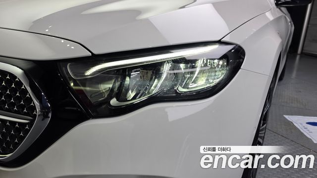 Mercedes-Benz E-Class 2026 — photo 8