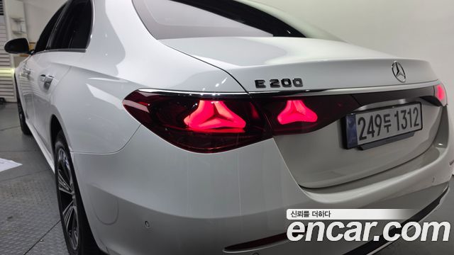 Mercedes-Benz E-Class 2026 — photo 9