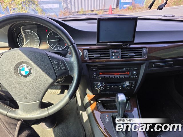 BMW 3-Series 2011 — photo 11