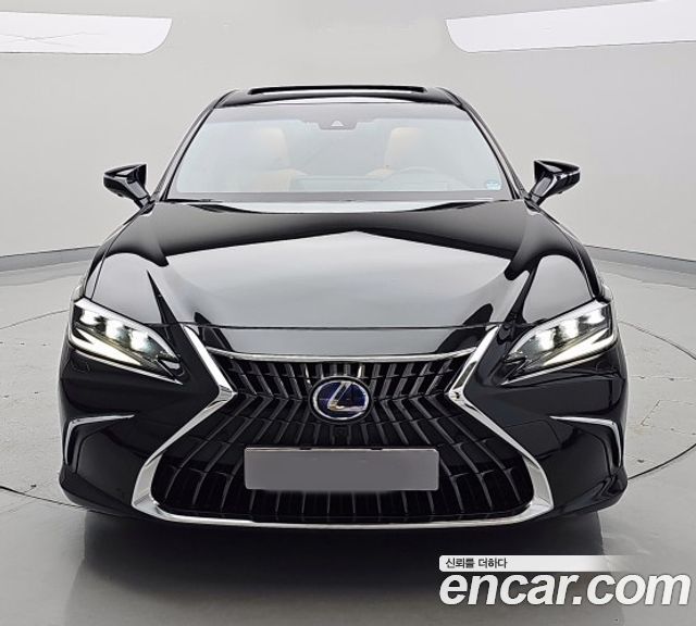 Lexus ES 2022 — photo 1