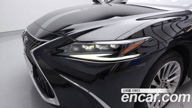Lexus ES 2022 — photo 7