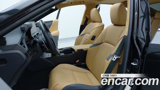 Lexus ES 2022 — photo 8
